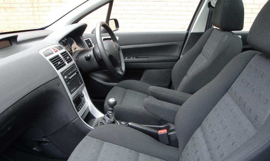  Peugeot 307 SW 2005 года  (фото 12 из 20)